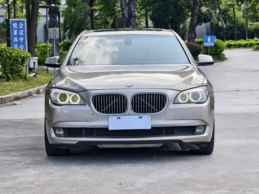 BMW 7 Series — миниатюра 2
