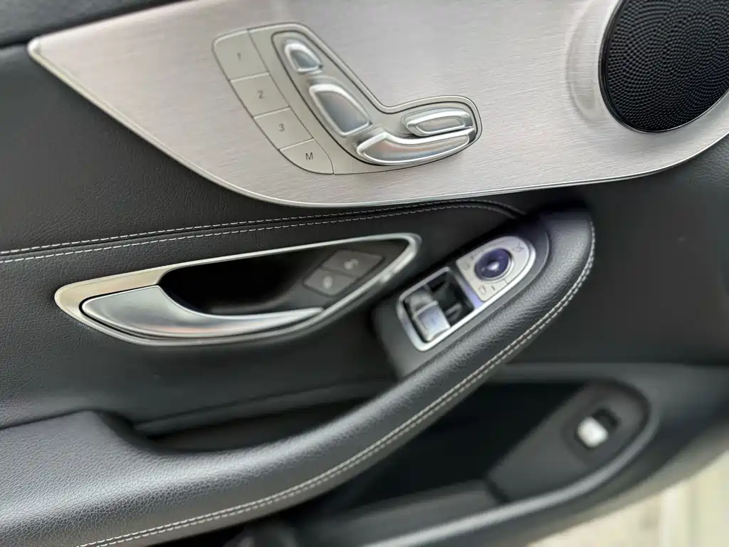 Mercedes-Benz C-Class (Import) — миниатюра 4
