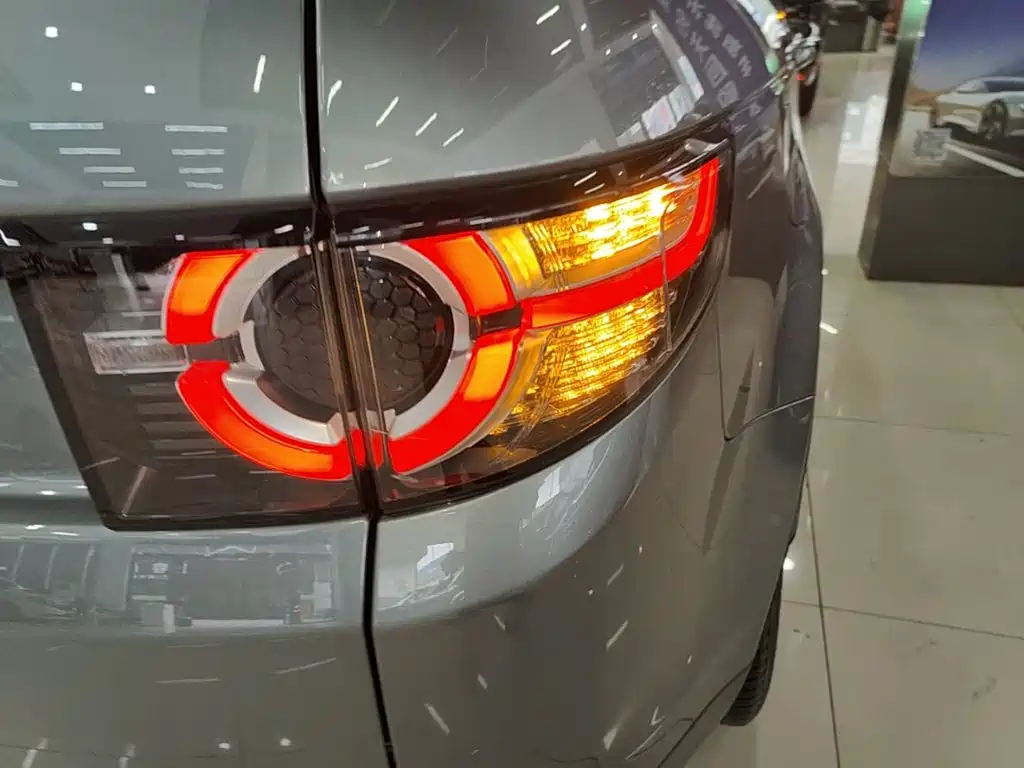 Land Rover Discovery Sport — миниатюра 8