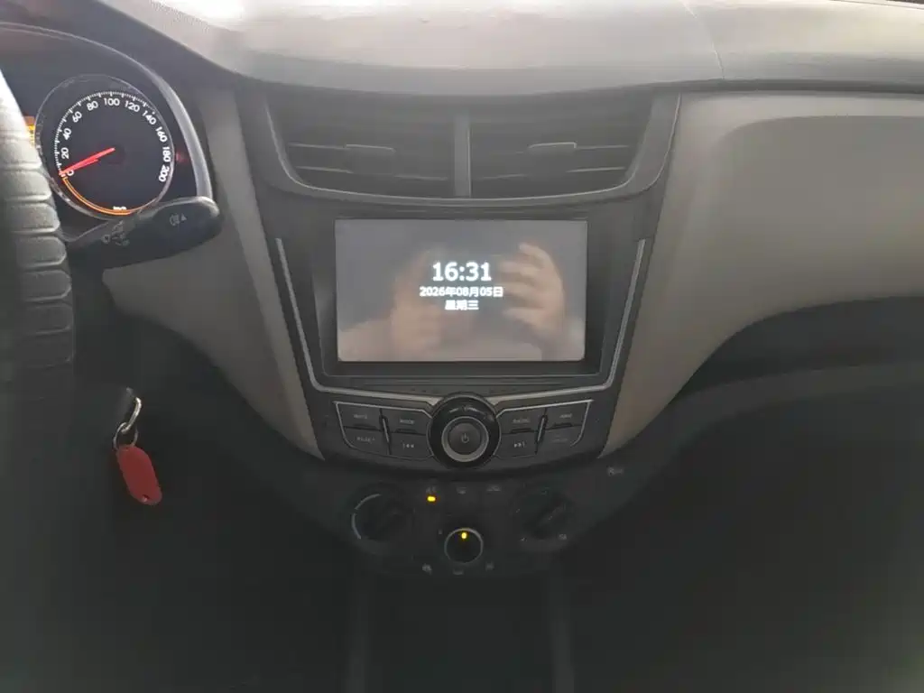 Chevrolet Sail — миниатюра 13