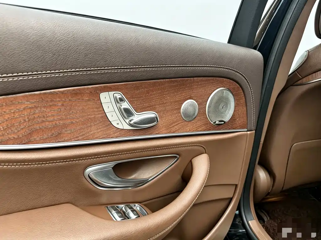 Mercedes-Benz E-Class — миниатюра 8