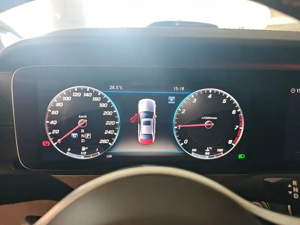 Mercedes-Benz E-Class — миниатюра 4