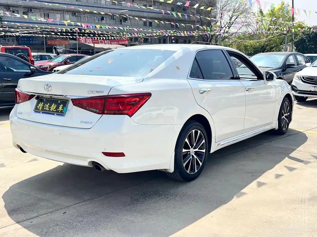 TOYOTA CROWN