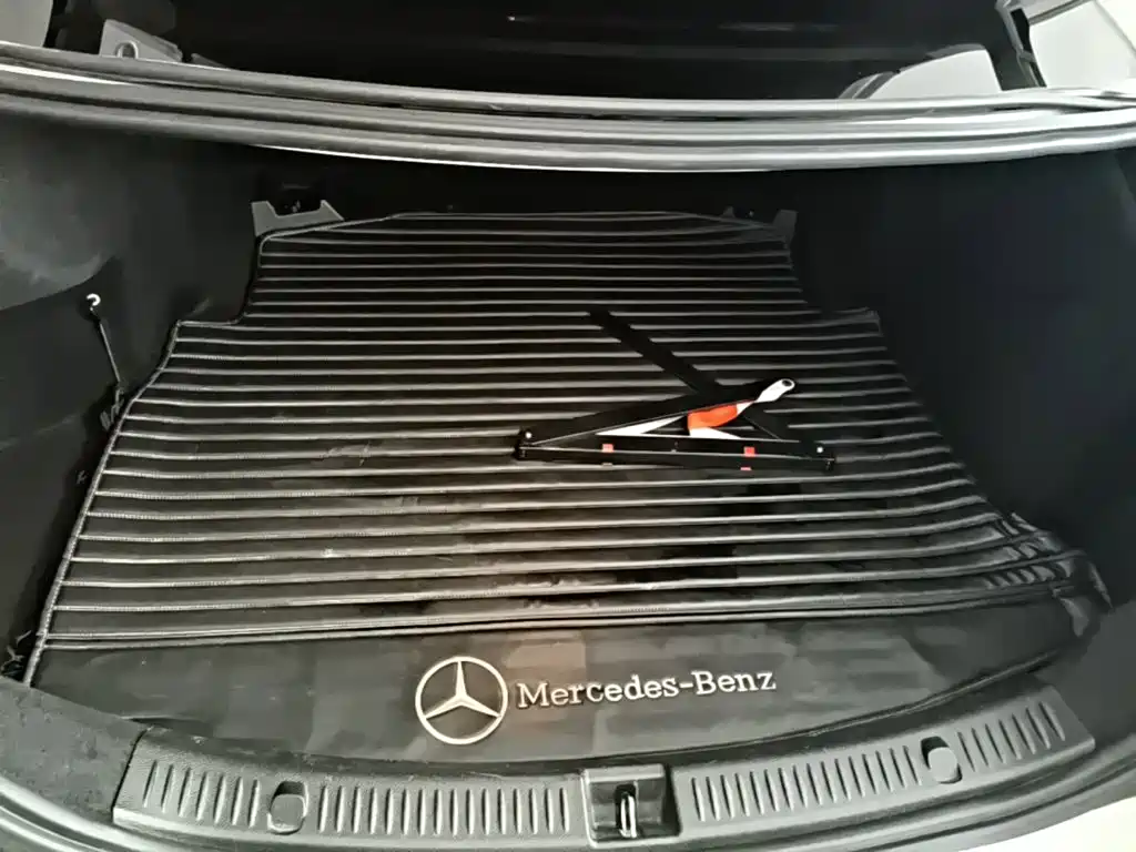 Mercedes-Benz E-Class — миниатюра 19