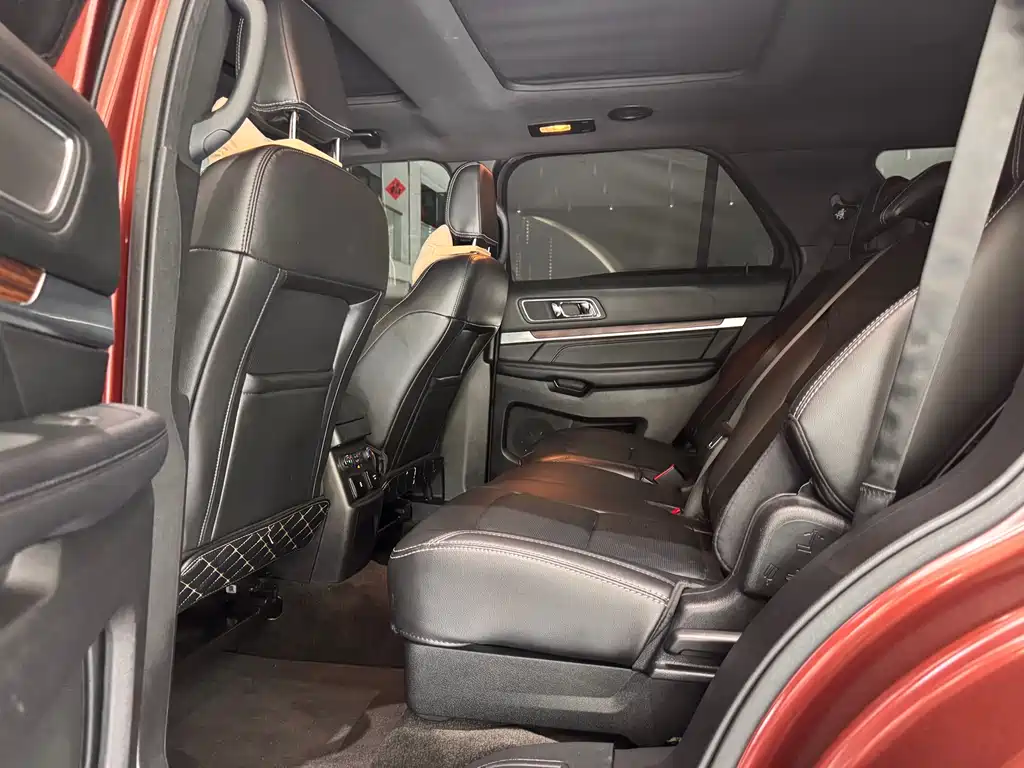 Ford Explorer (Import) — миниатюра 10