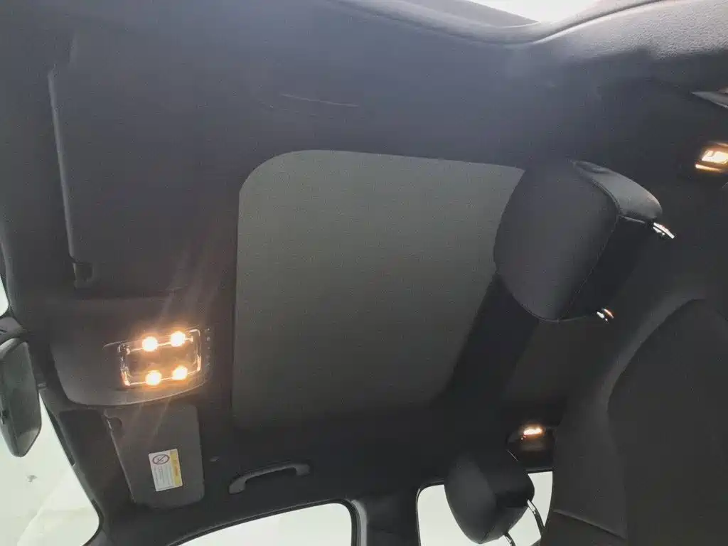 Mercedes-Benz GLB — миниатюра 14