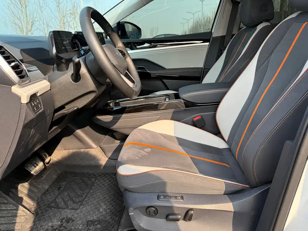 VOLKSWAGEN ID.6 CROZZ