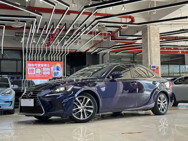 LEXUS IS 2018