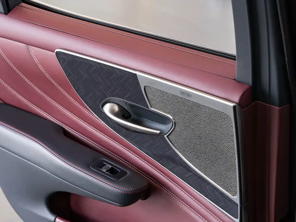 Lexus LS — миниатюра 19
