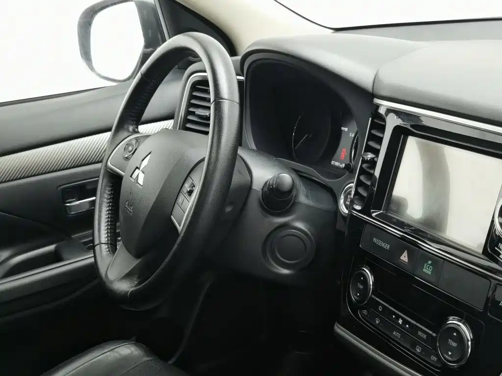 Mitsubishi Outlander (Import) — миниатюра 22