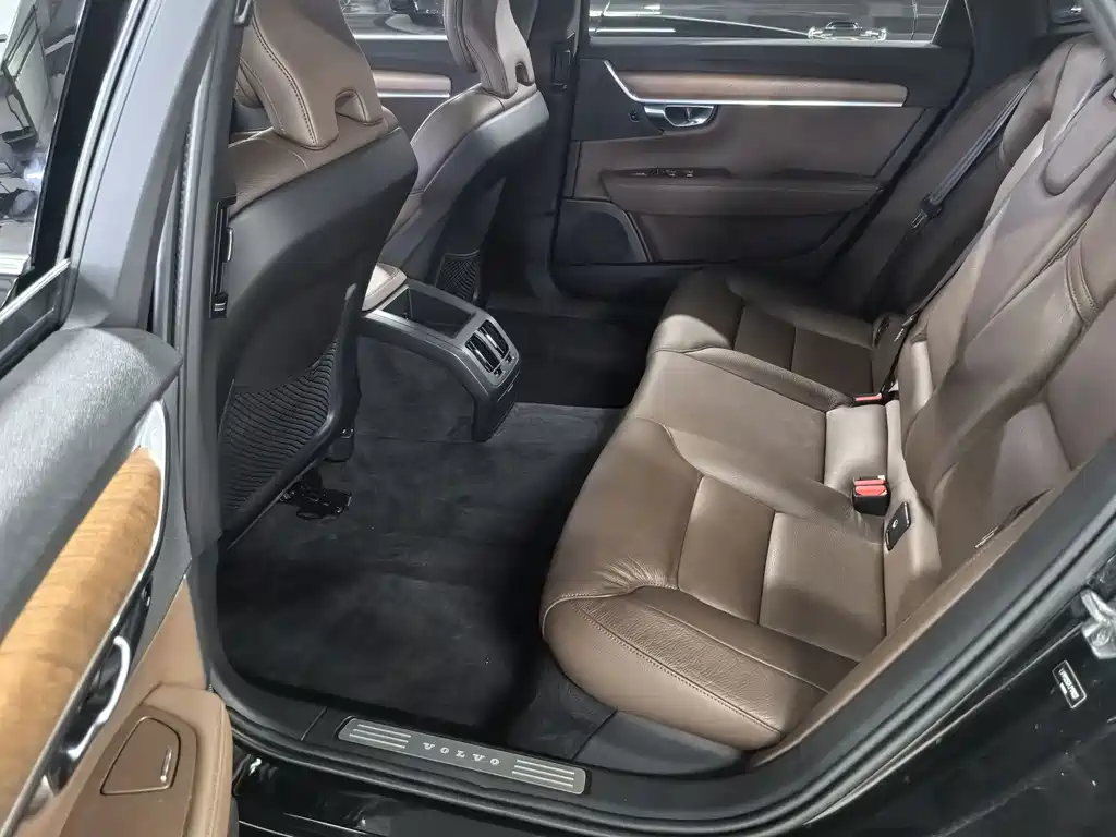 Volvo S90 — миниатюра 8