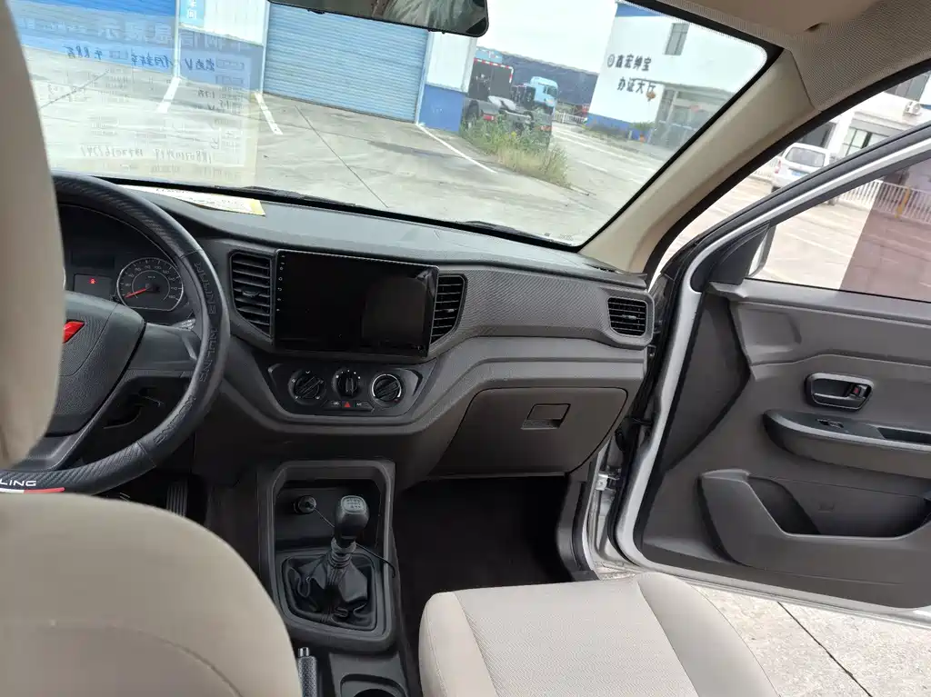Wuling Hongguang V — миниатюра 12