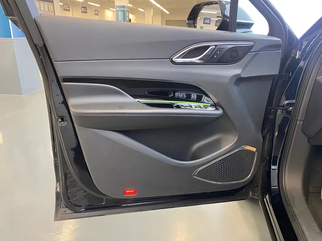 Hongqi Hongqi HS3 PHEV — миниатюра 5