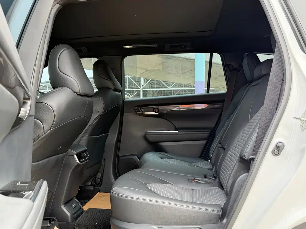 Toyota Crown Kluger — миниатюра 11