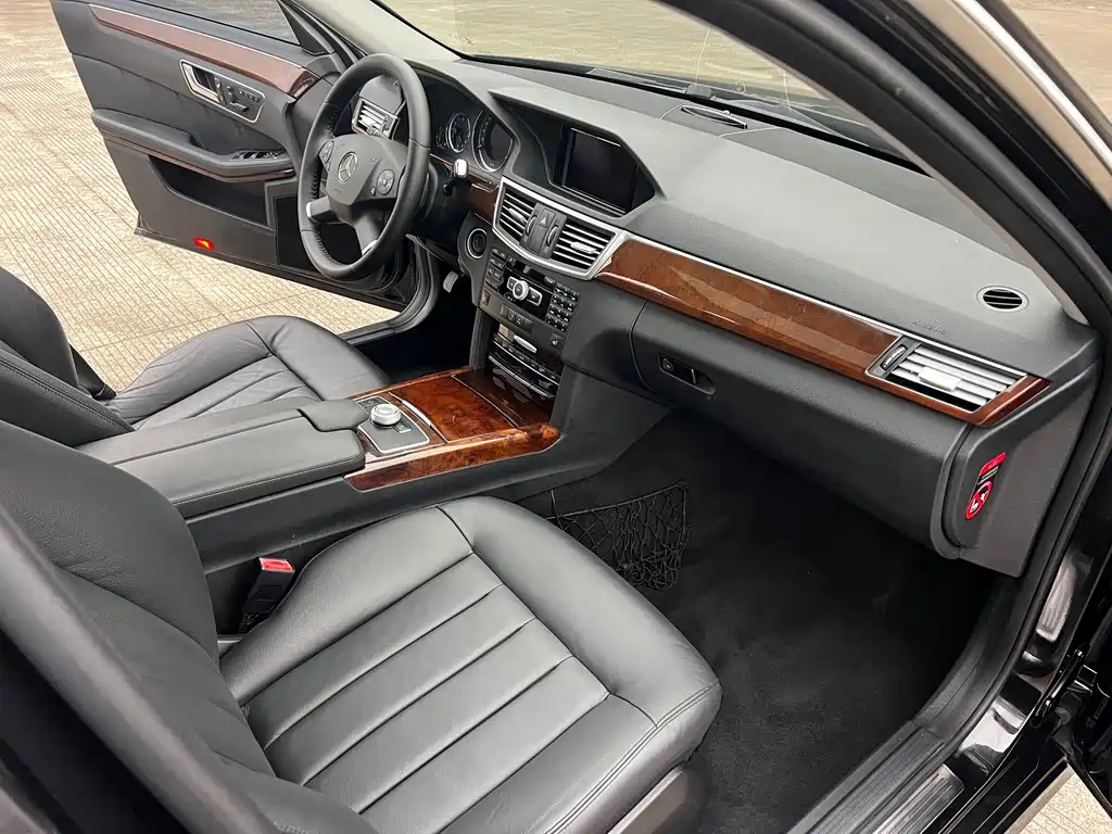 Mercedes-Benz E-Class — миниатюра 20