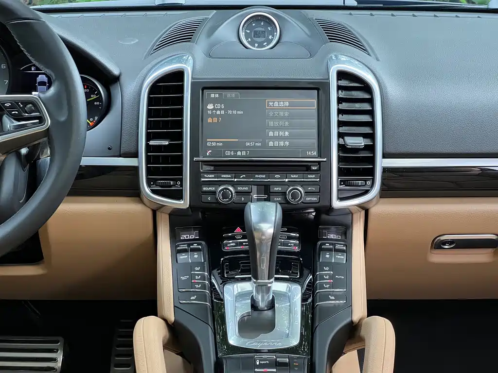 Porsche Cayenne Hybrid — миниатюра 13