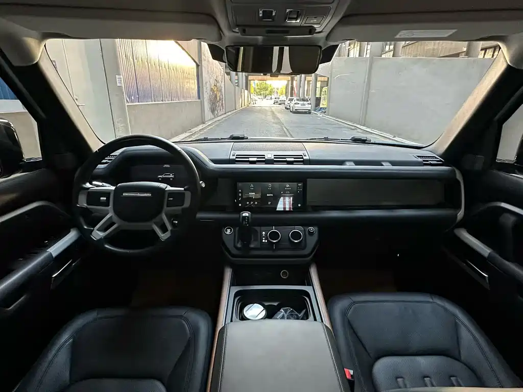 Land Rover Defender — миниатюра 8
