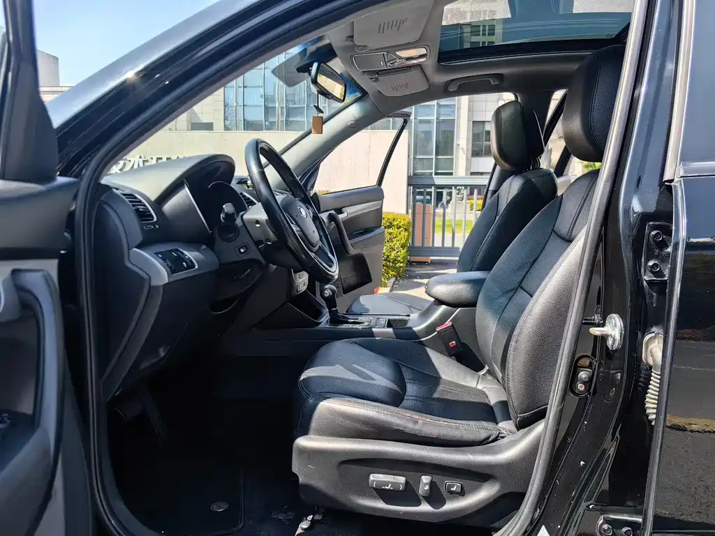 Kia Sorento 2.4L 5 seats Gasoline Luxury Edition, фото 4