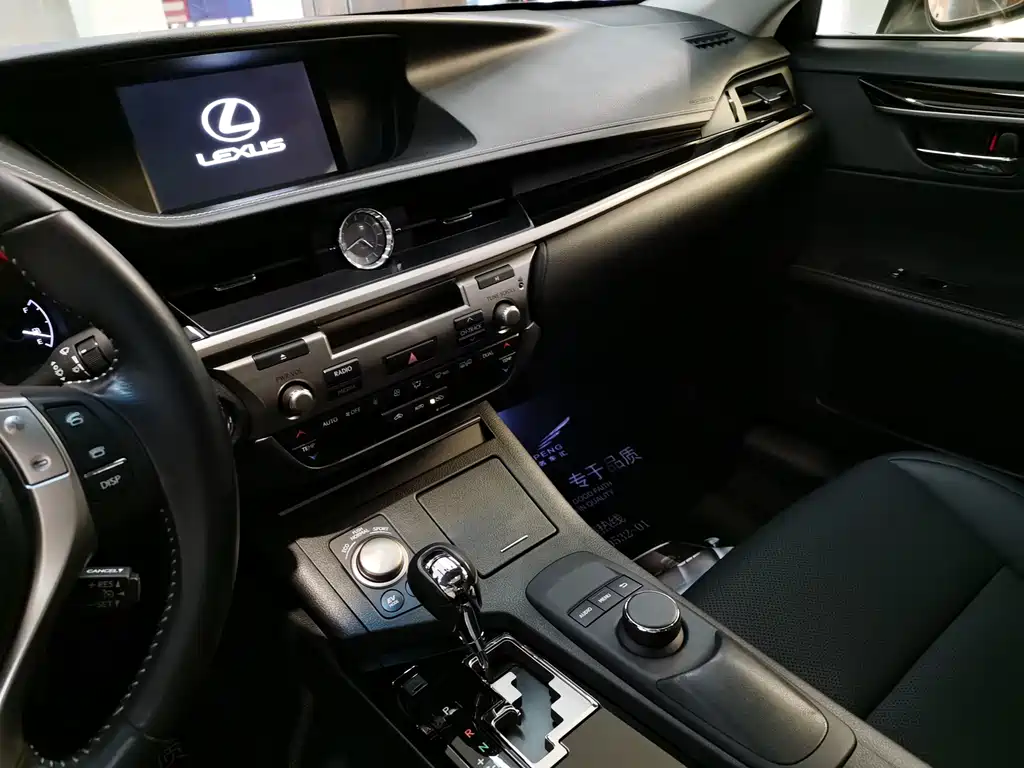 Lexus ES 2014 300h Elite