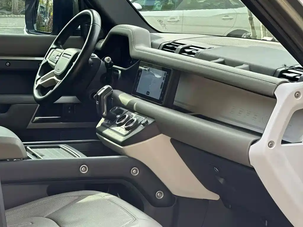 Land Rover Defender — миниатюра 6