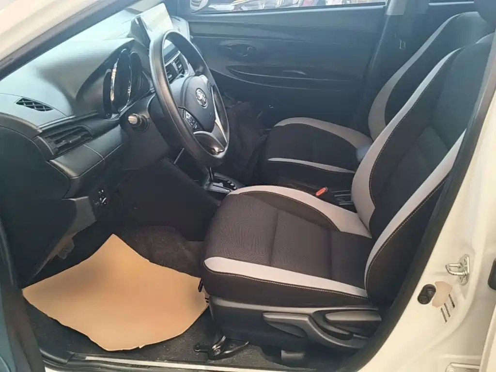 Toyota Yaris L — миниатюра 15