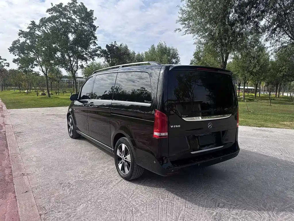Mercedes-Benz V-Class — миниатюра 7