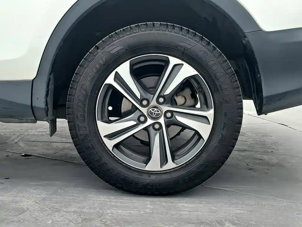 Toyota RAV4 — миниатюра 12