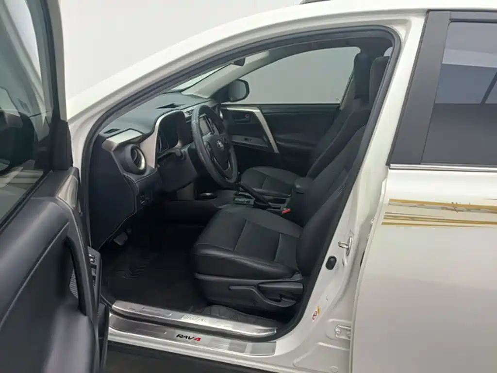 Toyota RAV4 — миниатюра 6