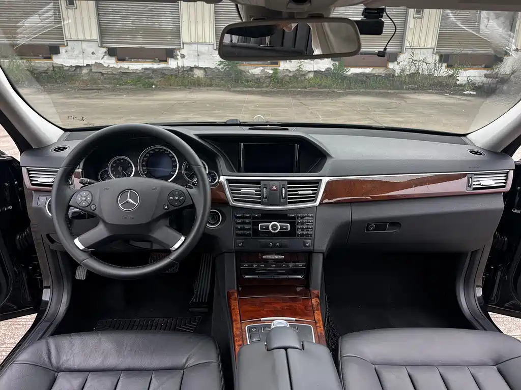 Mercedes-Benz E-Class — миниатюра 12