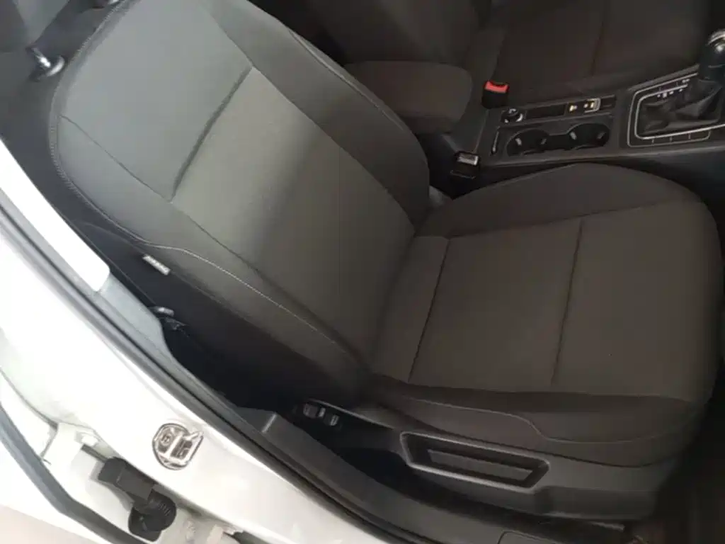 Volkswagen Golf — миниатюра 25