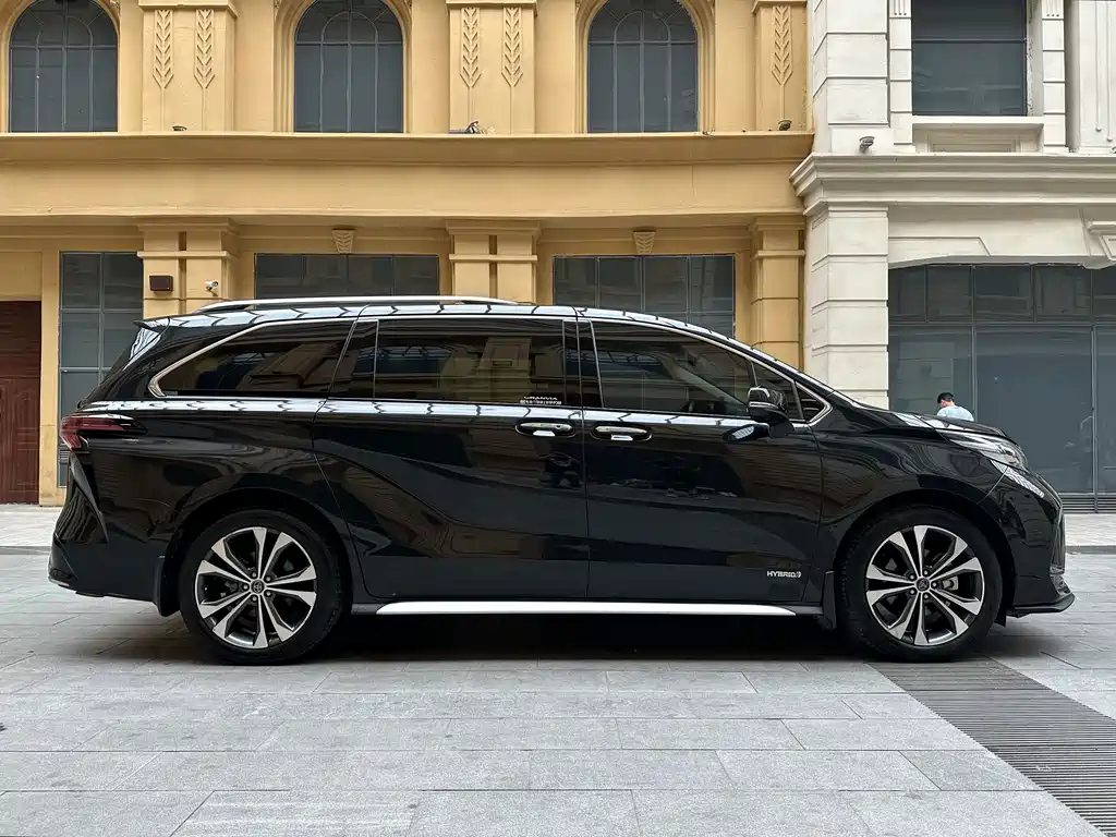 Toyota Granvia — миниатюра 4
