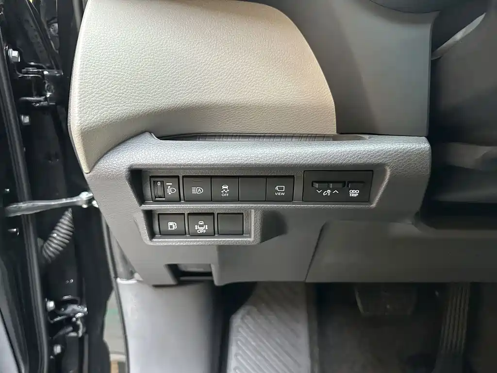 Toyota Granvia — миниатюра 14