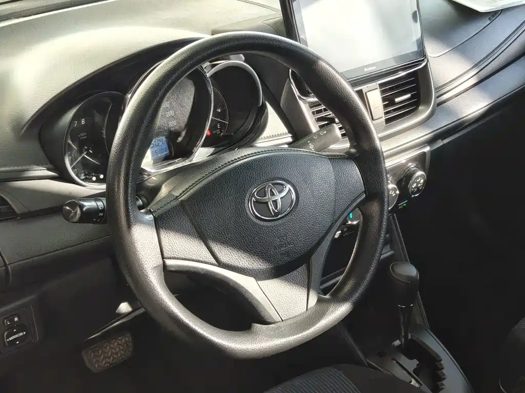 Toyota Yaris L — миниатюра 8