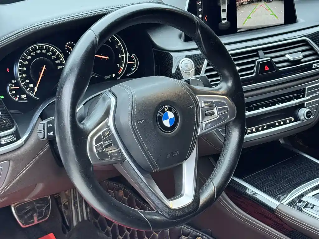 BMW 7 Series — миниатюра 5