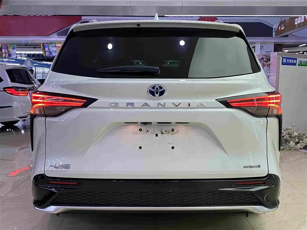 Toyota Granvia — миниатюра 16