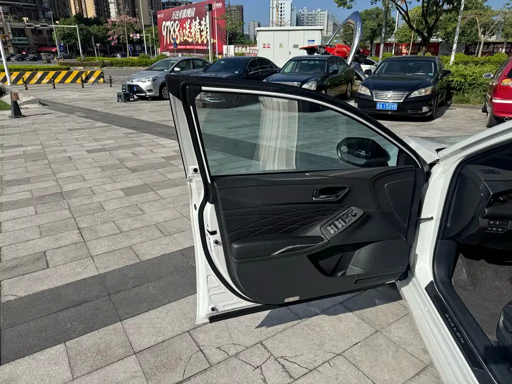 Toyota Avalon — миниатюра 18