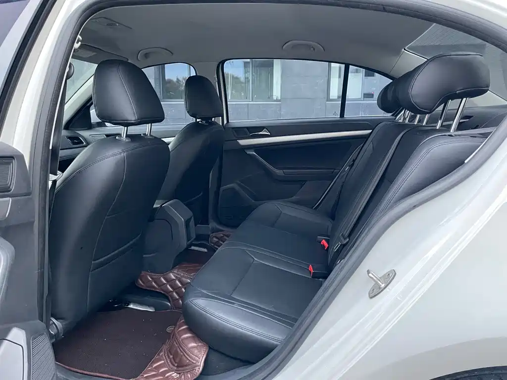 Volkswagen Lavida — миниатюра 6