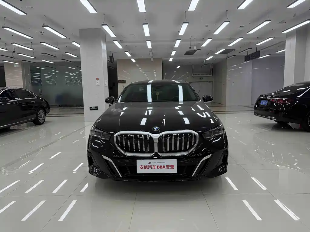 BMW 5 Series — миниатюра 2