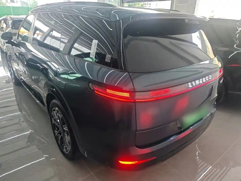 Lynk & Co 900 — миниатюра 5