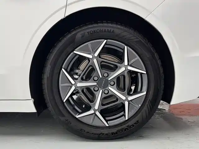 Lynk & Co 10 — миниатюра 6