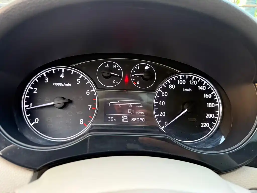 Nissan Tiida — миниатюра 8