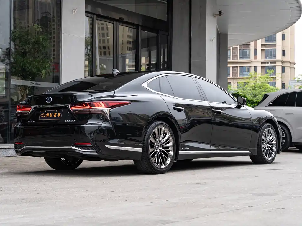 Lexus LS — миниатюра 3