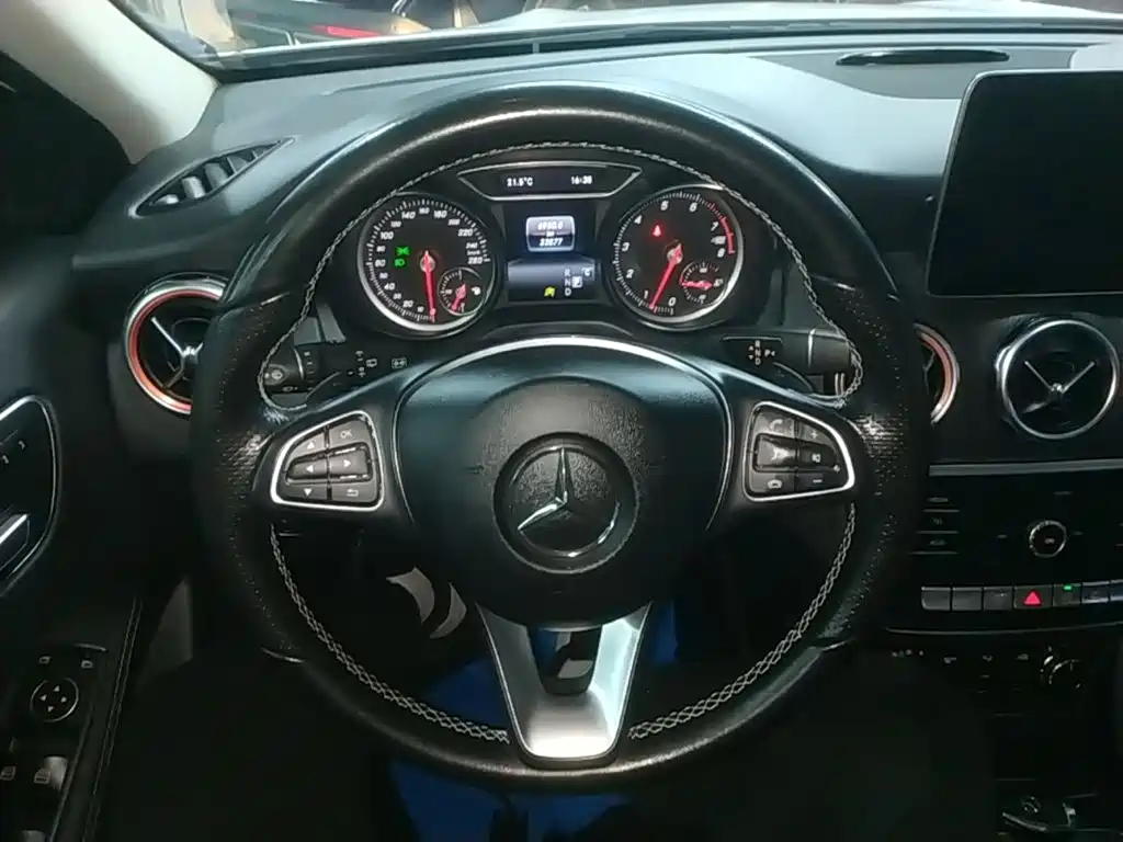 Mercedes-Benz GLA — миниатюра 11