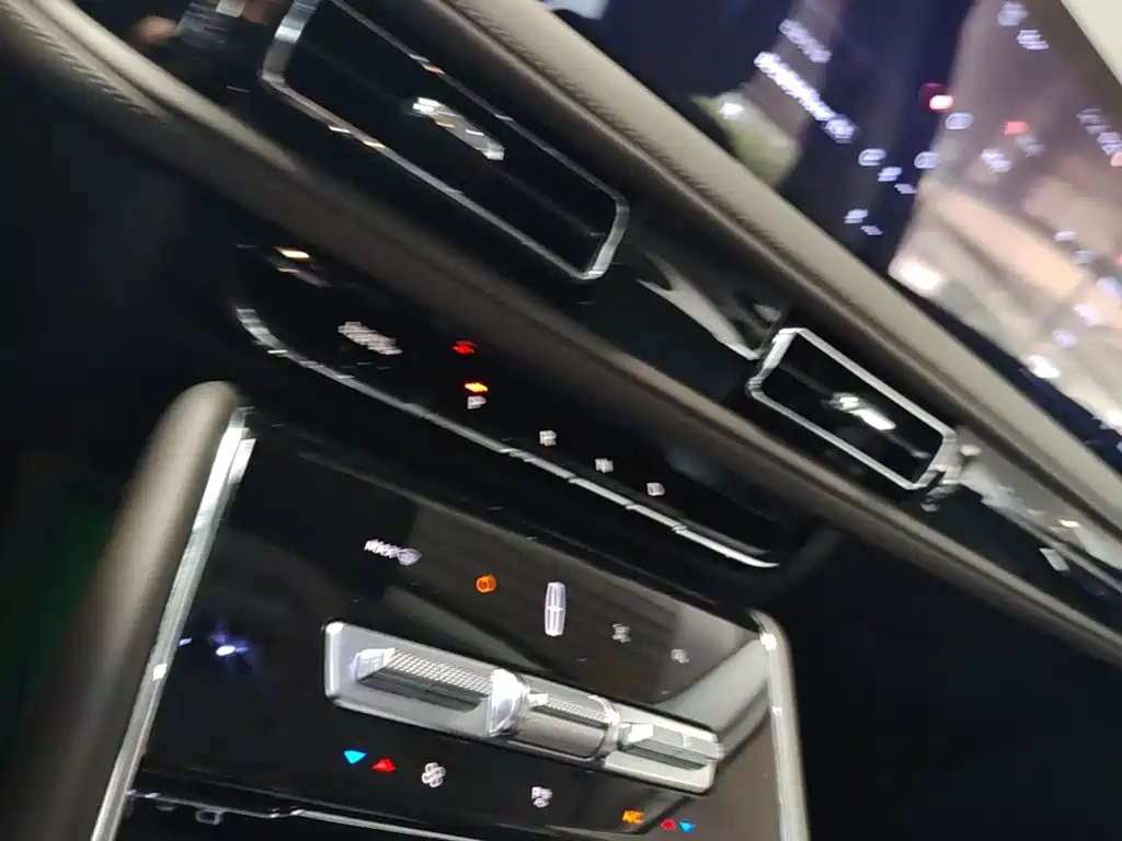 Lincoln Aviator — миниатюра 21