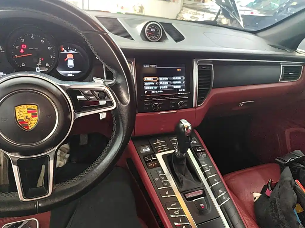 Porsche Macan — миниатюра 10