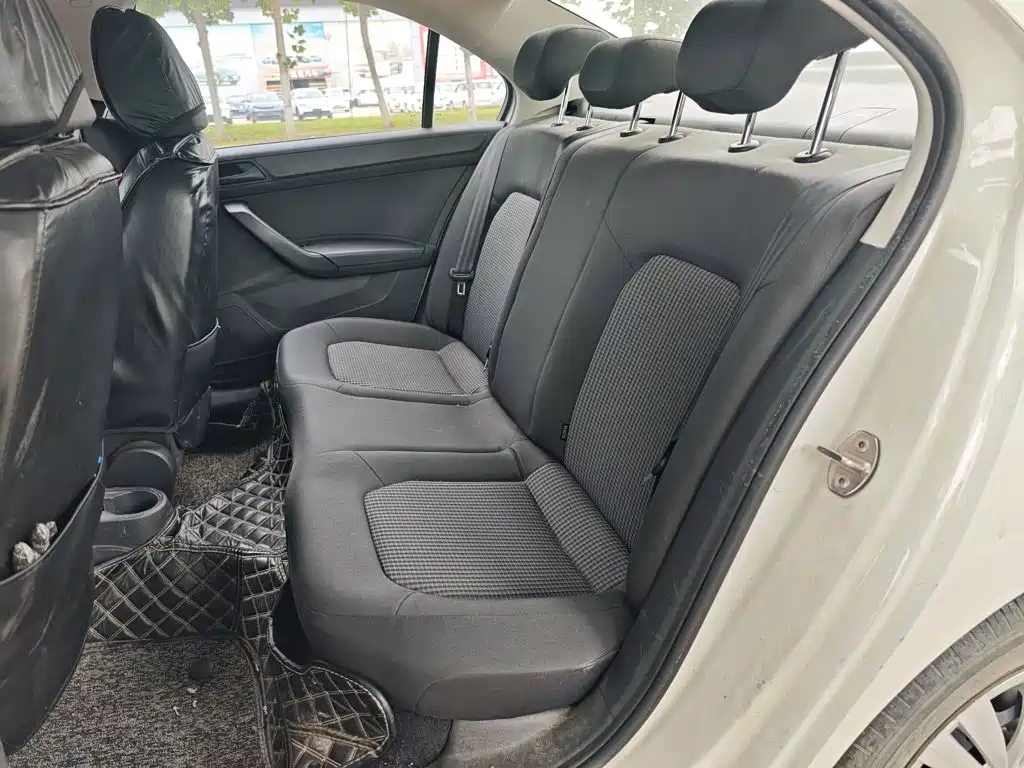 Volkswagen Santana — миниатюра 17