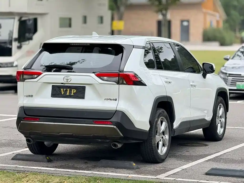 Toyota RAV4 — миниатюра 9