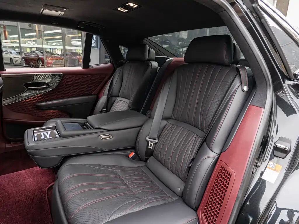 Lexus LS — миниатюра 12