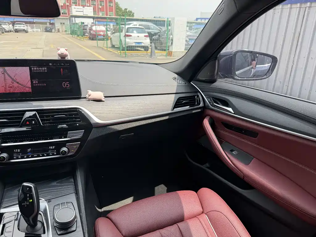 BMW 5 Series — миниатюра 17
