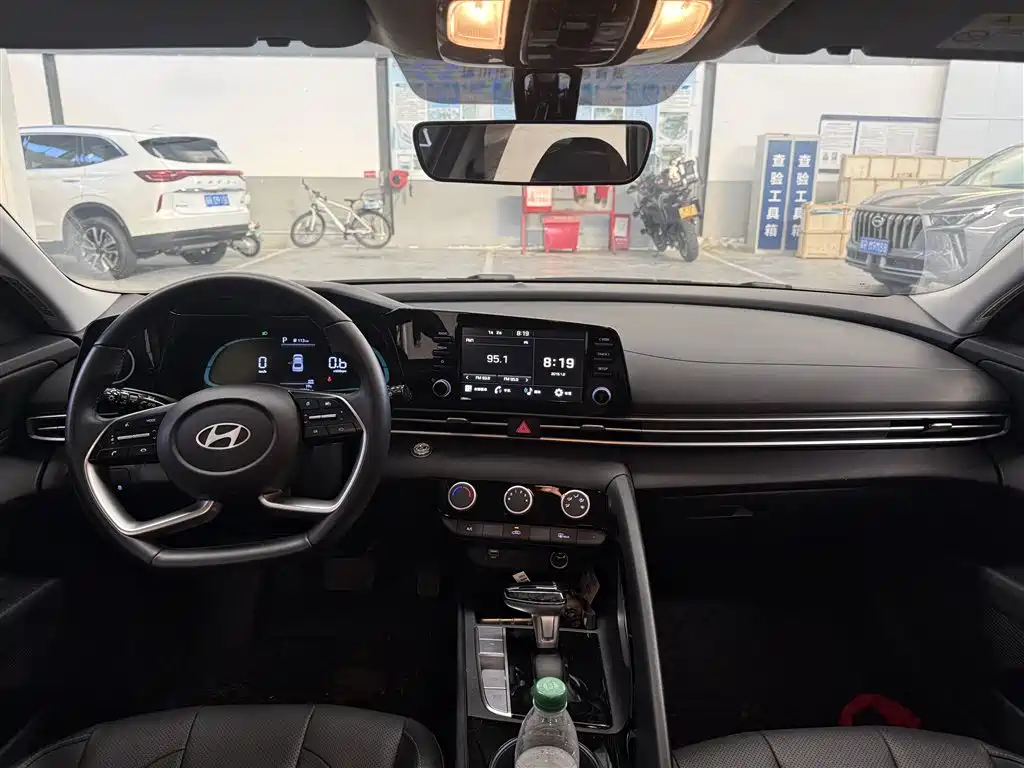 Hyundai Elantra — миниатюра 10